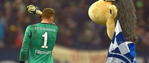 Musste zwei Mal den Ball aus dem Netz holen: Schalke-Torhüter Ralf Fährmann.