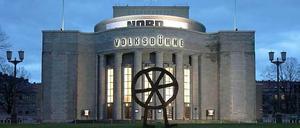 Ein Jahrhundert Volksbühne am Berliner Rosa-Luxemburg-Platz.