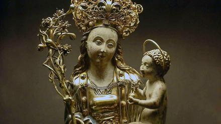 Muttergottes mit Kind aus dem Lüneburger Ratssilber (um 1510). Sie ist Teil des Welfenschatzes, der noch 44 Exponate umfasst und im Berliner Kunstgewerbemuseum aufbewahrt ist. 