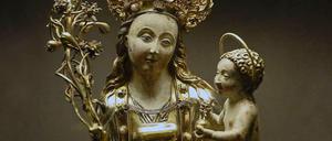 Muttergottes mit Kind aus dem Lüneburger Ratssilber (um 1510). Sie ist Teil des Welfenschatzes, der noch 44 Exponate umfasst und im Berliner Kunstgewerbemuseum aufbewahrt ist. 