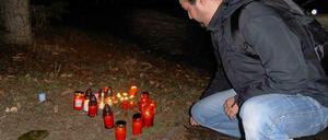 Die Menschen in der tschechischen Kleinstadt Uhersky Brod trauern um die Opfer des Amoklaufs in einem Restaurant am Dienstag.