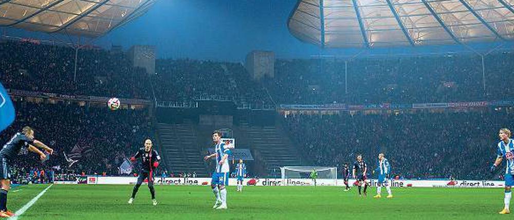 Schöne Atmosphäre. Angesichts vergangener Auftritte der Bayern zog sich Hertha im Olympiastadion achtbar aus der Affäre.