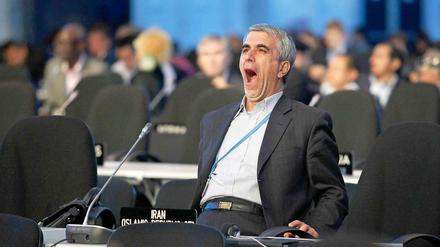 Die Delegierten waren erschöpft: Eigentlich sollte der Klimagipfel schon am Freitag enden.