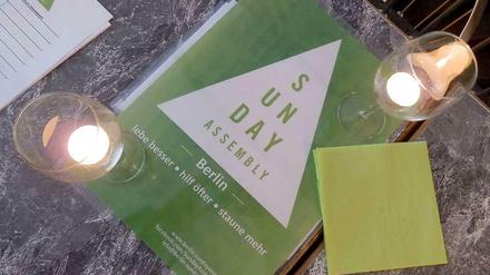 Willkommens-Info in Grün. Die Farbe der Hoffnung ist die Farbe der Assembly, und das Dreieck ist ihre Form.