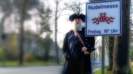 Die Gedanken sind frei. Und der Glaube auch, sagt Rüdiger Weida alias Bruder Spaghettus. Seine Gaga-Religion kämpft gegen Fundamentalismus. 