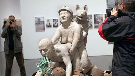Pappmaché-Skulptur der Österreicherin Ines Doujak