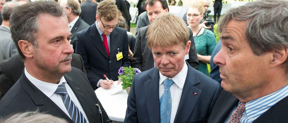 DGB-Chef Reiner Hoffmann (Mitte), geht auf Distanz zu GDL-Chef Claus Weselsky. Rechts im Bild: Arbeitgeberpräsident Ingo Kramer. 