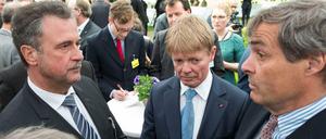 DGB-Chef Reiner Hoffmann (Mitte), geht auf Distanz zu GDL-Chef Claus Weselsky. Rechts im Bild: Arbeitgeberpräsident Ingo Kramer. 