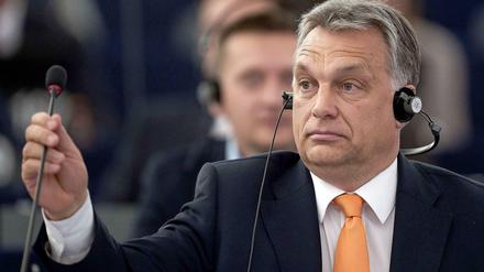 Wiktor Orban provoziert die EU immer wieder - diesmal mit Äußerungen über Flüchtlinge und die Todesstrafe.