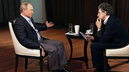Russlands Präsident Wladimir Putin im Gespräch mit dem Filmemacher Hubert Seipel. Das Bild hat der Kreml veröffentlicht. 