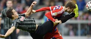 Wand, Fuß, Tor: Thomas Müller ließ sich in Freiburg von nichts und niemanden aufhalten.