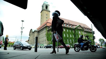 Berlin-Spandau, dein Rathaus. Zwei CDU-Politiker sind hier nun übergetreten zur SPD.