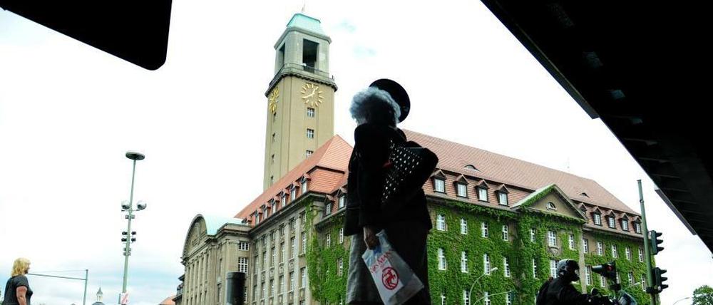 Berlin-Spandau, dein Rathaus. Zwei CDU-Politiker sind hier nun übergetreten zur SPD.