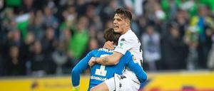 Schwere Last. Granit Xhaka mutete seinem Landsmann Yann Sommer einiges zu, nachdem er das Siegtor im Derby erzielt hatte. 