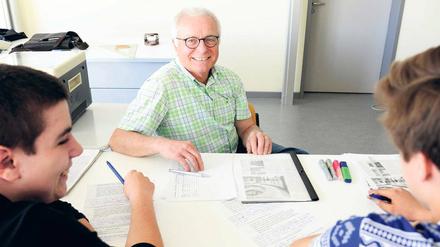 Werner Nickisch ist Lesepate an der Heinz-Brandt-Schule in Weißensee.