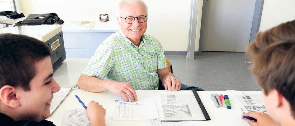 Werner Nickisch ist Lesepate an der Heinz-Brandt-Schule in Weißensee.