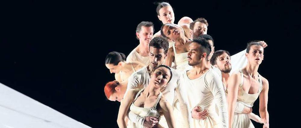 Risiko Liebe. Bei Shakespeare ist Romeo ein Softie, Julia geht aufs Ganze. Das Foto zeigt das „Roméo und Juliette“-Ballett von Sasha Waltz in der Deutschen Oper. 