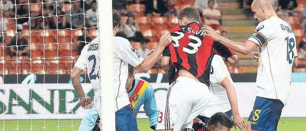 Angeheizte Tifosi. Umstrittene Szenen wie beim Spiel AC Mailand gegen Lecce am Sonntag, sollen im italienischen Staatsfernsehen nicht mehr wiederholt werden. 