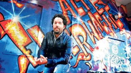 Aus der Ich-Perspektive. Adel Tawil wird das Duo Ich & Ich wie gewohnt alleine auf der Bühne vertreten. Seine Partnerin Annette Humpe hat zu großes Lampenfieber. Gerüchte, dass sich die Band im kommenden Jahr auflösen wird, hat der 32-Jährige dementiert.