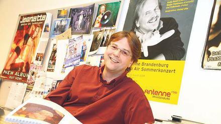 Aber bitte mit Rotkohl. Seit 16 Jahren organisiert Marcus Zander – hier im Büro seiner Wilmersdorfer Musikfirma Zett-Records – seinem Vater Frank die Weihnachtsfeier für Berliner Obdachlose im Neuköllner Estrel-Hotel. An diesem Dienstag ist es wieder so weit. 