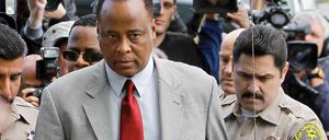 Conrad Murray (M.) muss sich vor Gericht verantworten.