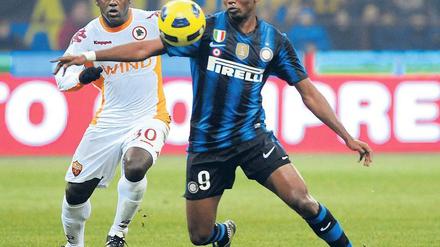 Beherzt oder behäbig? Selbst Torjäger Samuel Eto’o (r.) scheint nicht zu wissen, welches Inter heute auflaufen wird. 