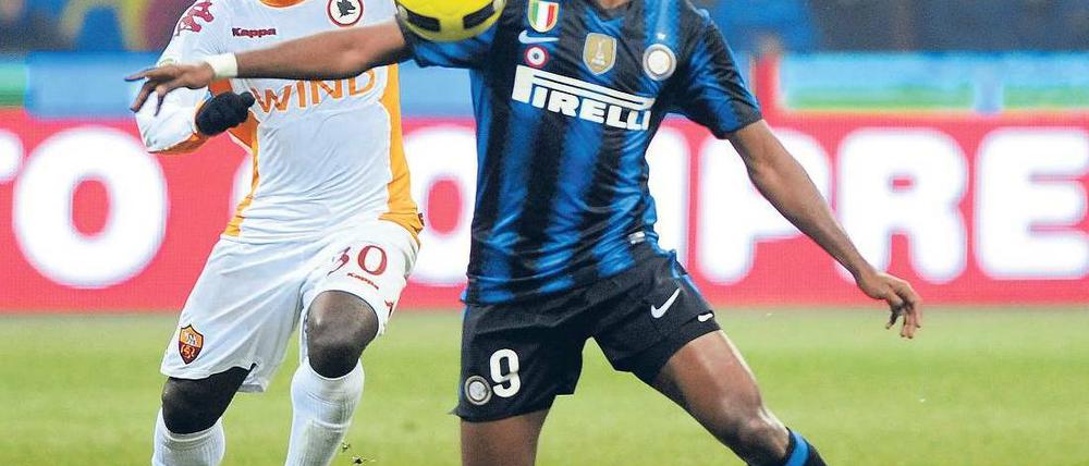Beherzt oder behäbig? Selbst Torjäger Samuel Eto’o (r.) scheint nicht zu wissen, welches Inter heute auflaufen wird. 