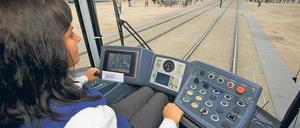 Freie Fahrt für Frauen. Bei der BVG ist aktuell ein Fünftel der Straßenbahn- und Busfahrer weiblich, und das Landesunternehmen will den Anteil weiter steigern.