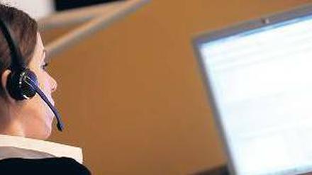 Immer recht freundlich. Viele Call-Center-Agenten klagen über Stress durch hohen Leistungsdruck. Viele sind auch mit der Bezahlung unzufrieden. Foto: dapd