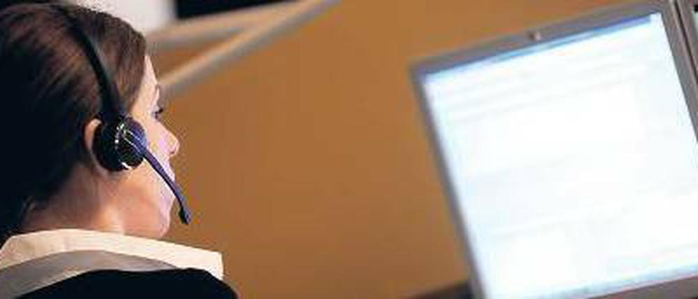 Immer recht freundlich. Viele Call-Center-Agenten klagen über Stress durch hohen Leistungsdruck. Viele sind auch mit der Bezahlung unzufrieden. Foto: dapd