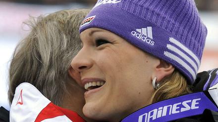 Glückliche Siegerin: Als erste Deutsche seit Katja Seizinger gewinnt Maria Riesch den alpinen Ski-Weltcup.