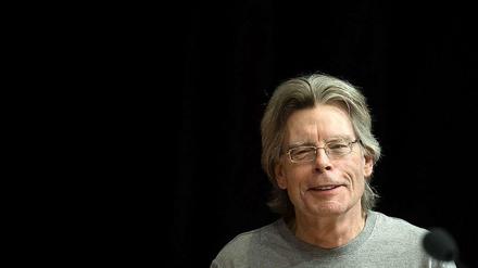Der Horror hat ein Ende. In Hamburg erzählt Stephen King, dass jahrelang "Angst" gehabt habe, nach Europa zu reisen - nicht zuletzt aufgrund mangelnder Sprachkenntnisse.