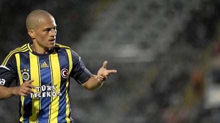 Alex im Trikot von Fenerbahce, das er acht Jahre lang trug.