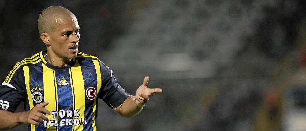 Alex im Trikot von Fenerbahce, das er acht Jahre lang trug.