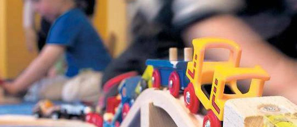 Risiko auf Rädern. Die Hälfte der getesteten Holzspielzeuge für Kinder unter drei Jahren soll zu viele gefährliche Stoffe enthalten. Foto: dpa