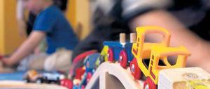 Risiko auf Rädern. Die Hälfte der getesteten Holzspielzeuge für Kinder unter drei Jahren soll zu viele gefährliche Stoffe enthalten. Foto: dpa