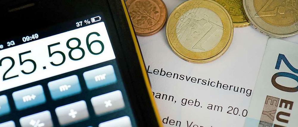 Durchschnittlich liegt die Gesamtverzinsung bei Lebensversicherungen noch bei 4,65 Prozent. Das liegt vor allem an den attraktiven Altverträgen.
