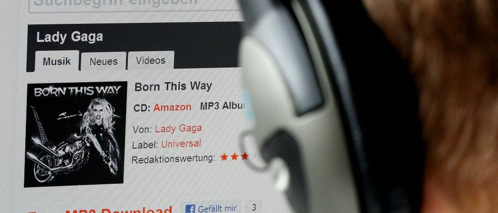 Eltern sollten ihren minderjährigen Kindern genau erklären, welche Downloads erlaubt sind - und welche nicht.