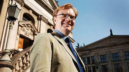 Klassizismus, wie er ihn liebt. Der frühere Kulturstaatssekretär André Schmitz auf dem Gendarmenmarkt. 