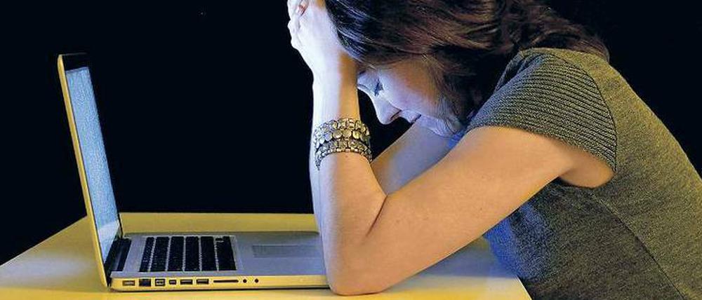 Cyber-Mobbing, der neue Weg der Aggressiven, ist verbreitet und armselig.