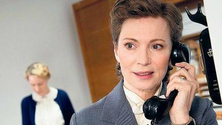„Sternstunde ihres Lebens“. Iris Berben (rechts) spielt im ARD-Fernsehfilm die SPD-Abgeordnete Elisabeth Selbert, die 1949 im Parlamentarischen Rat erfolgreich für das Grundrecht auf Gleichberechtigung von Frau und Mann stritt. Foto: ARD