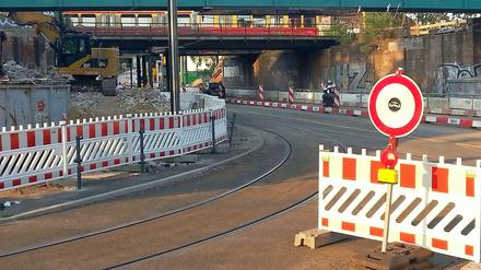 Die gesperrte Unterführung in Schöneweide. Eine Fahrbahn ist jetzt freigegeben. 