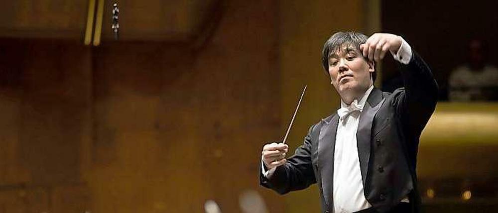 Alan Gilbert dirigiert.