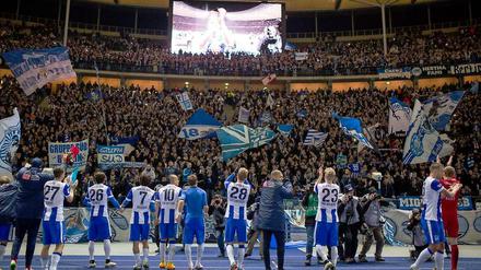 Noch einmal in diesem Jahr zusammen feiern: Hertha BSC würde die Hinrunde gern mit einem Sieg und dann 21 Punkten beenden.