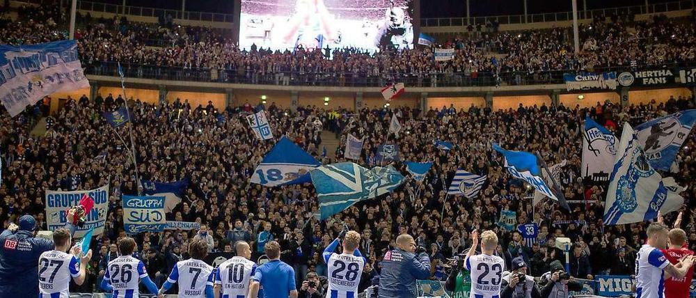 Noch einmal in diesem Jahr zusammen feiern: Hertha BSC würde die Hinrunde gern mit einem Sieg und dann 21 Punkten beenden.