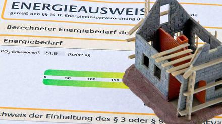 Innovativen Baustoffe, Sinkende Kosten. Für ein Haus, das nach der EnEV 2014 gebaut wurde, zahlen Bauherren heute weniger als für ein Haus, das 1990 gebaut wurde.
