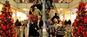Kein Durchkommen. Rechts stehen, links gehen - manche scheinen nie lernen zu wollen, wie man zumindest andere auf der Rolltreppe schneller vorankommen lässt.