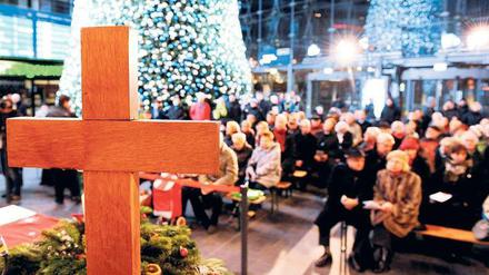Bring’ ein Licht ins Dunkel. Der Gottesdienst im Hauptbahnhof beginnt um 22 Uhr. Foto: dpa