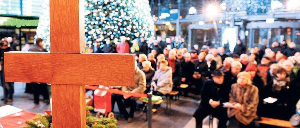 Bring’ ein Licht ins Dunkel. Der Gottesdienst im Hauptbahnhof beginnt um 22 Uhr. Foto: dpa