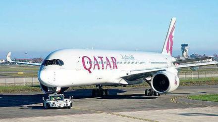 Extrabreit: Dieser Airbus A350 XWB, das steht für Extra Wide Body, wurde in Toulouse an die Airline Qatar Airways übergeben.